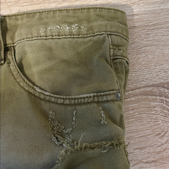 FREE PEOPLE Irreplaceable army green cutoff distressed denim shorts - Picture 12 of 13
